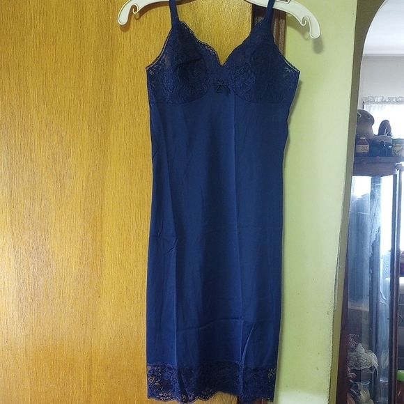 Warner's Other - Warner's Compli-Fit Navy Blue Nylon & Lace Slip w/ Adjustable Straps, 32A